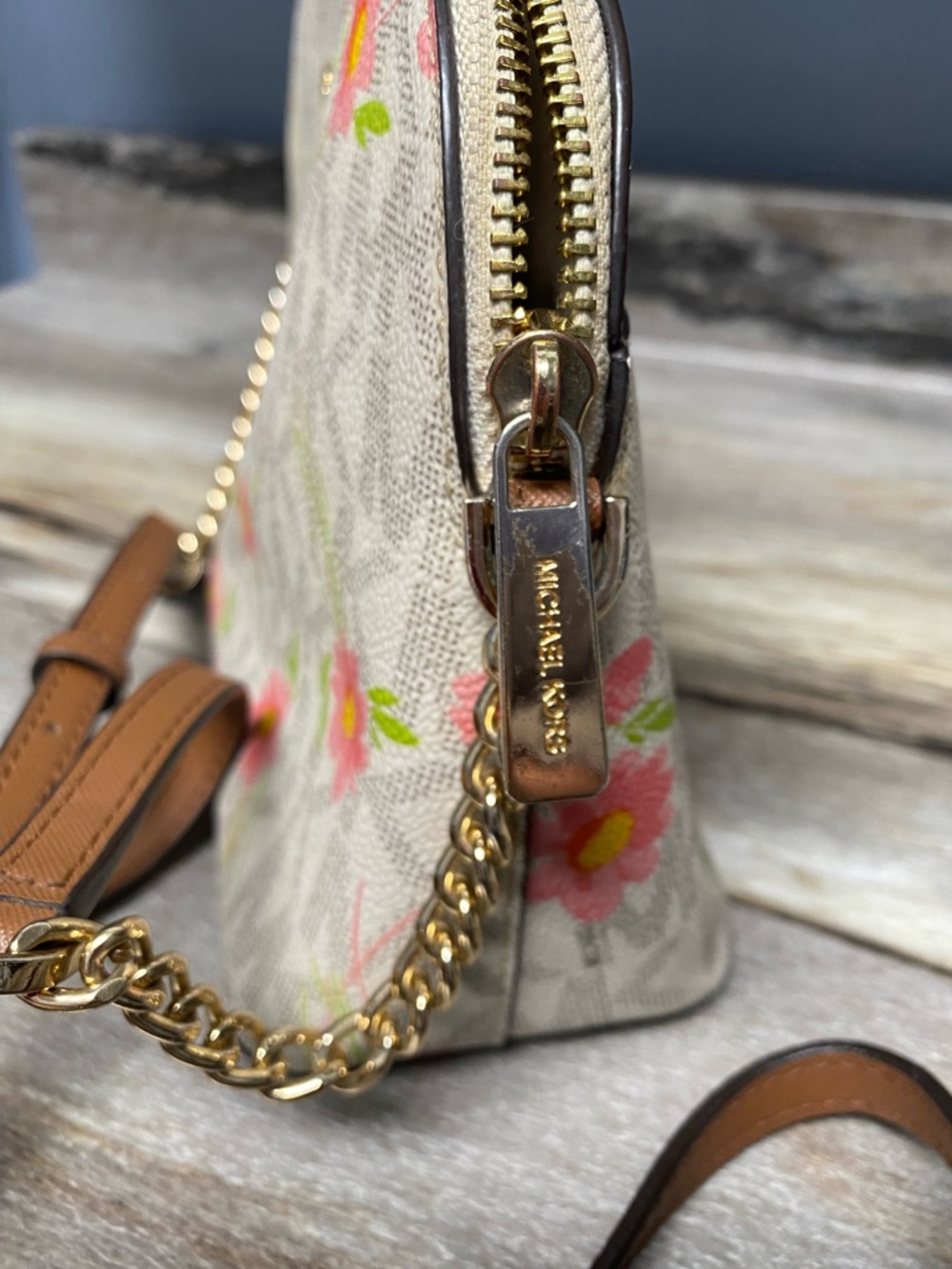 Michael Kors White Floral MK Monogram Cross body bag with Pink & Yellow Blooms - Picture 3 of 12